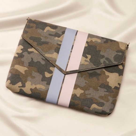STELLA & DOT BELLAMY CLUTCH-CAMO - Picture 1 of 5